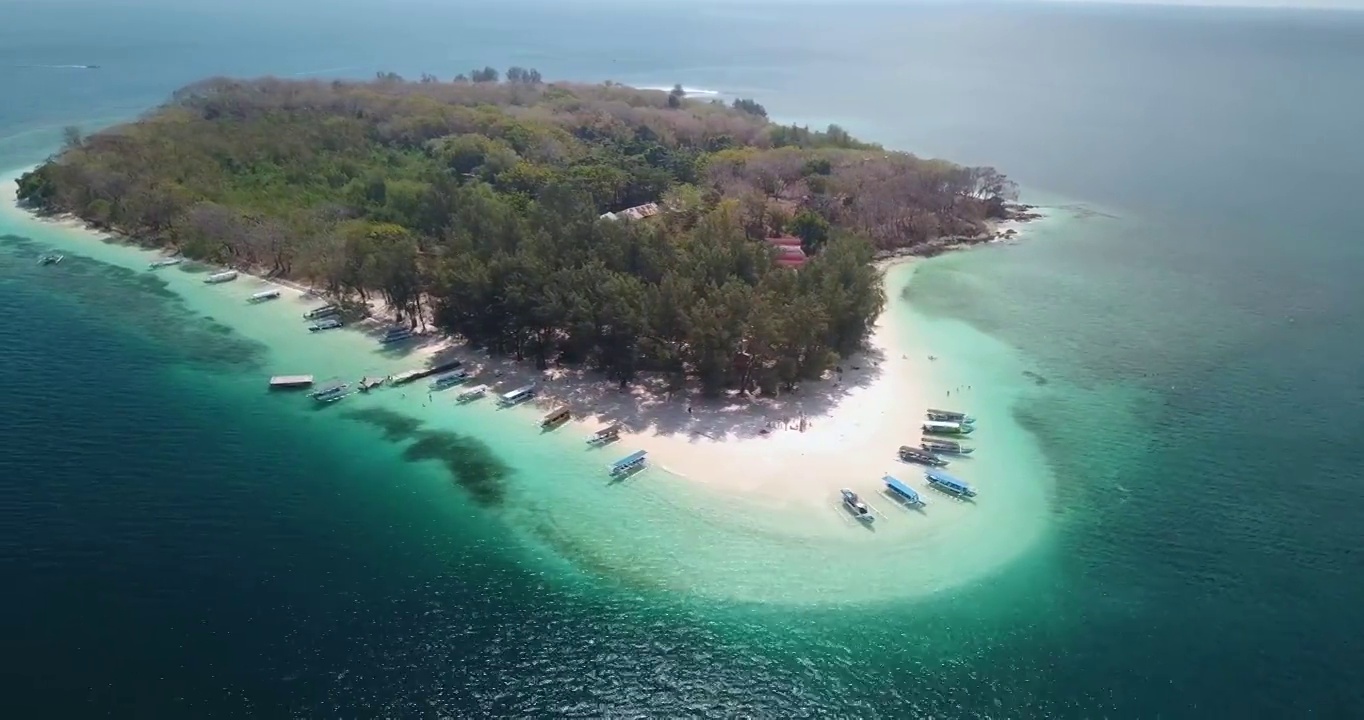 美丽的鸟瞰Gili Nanggu岛视频素材