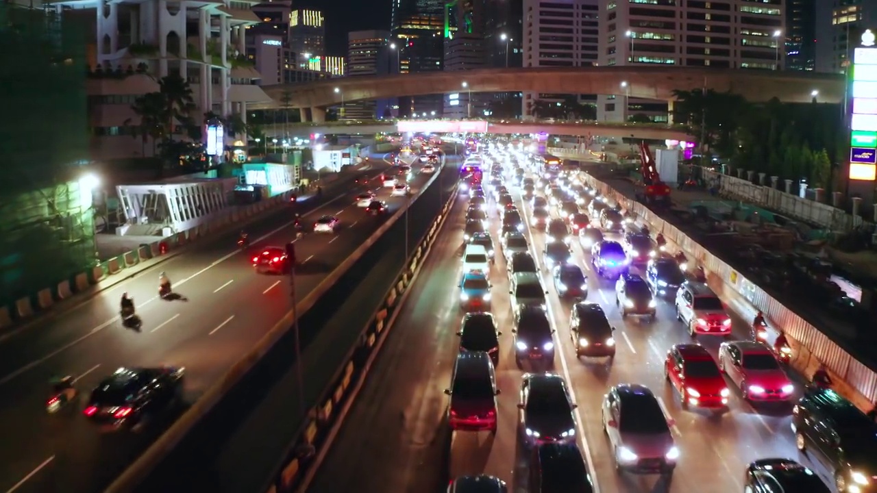 道路上的汽车在交通堵塞的景观视频素材