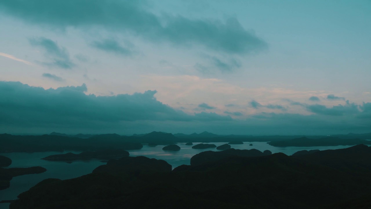 黄昏时分的麻生湾，对马岛，日本视频素材