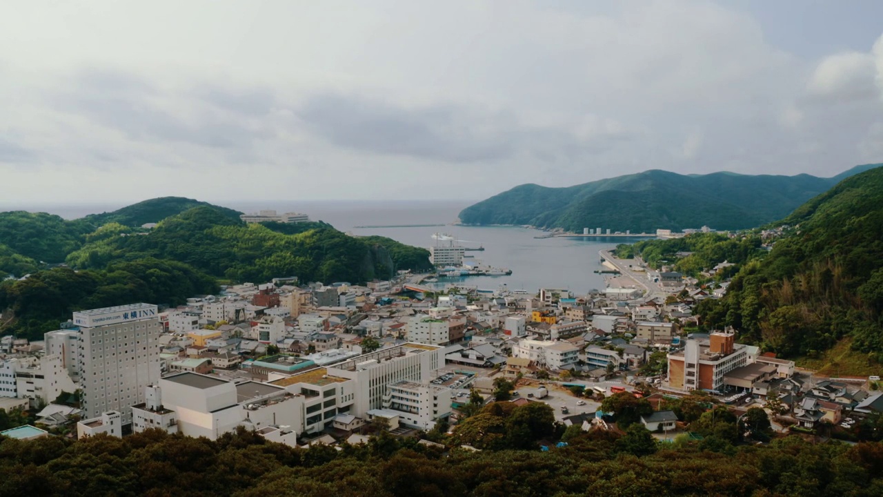 大倾角;日本对马岛的Izuhara视频素材