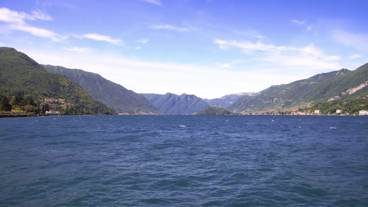 从贝拉吉奥俯瞰科莫湖的全景。碧水青山蓝天。自然景观。意大利旅行。视频素材