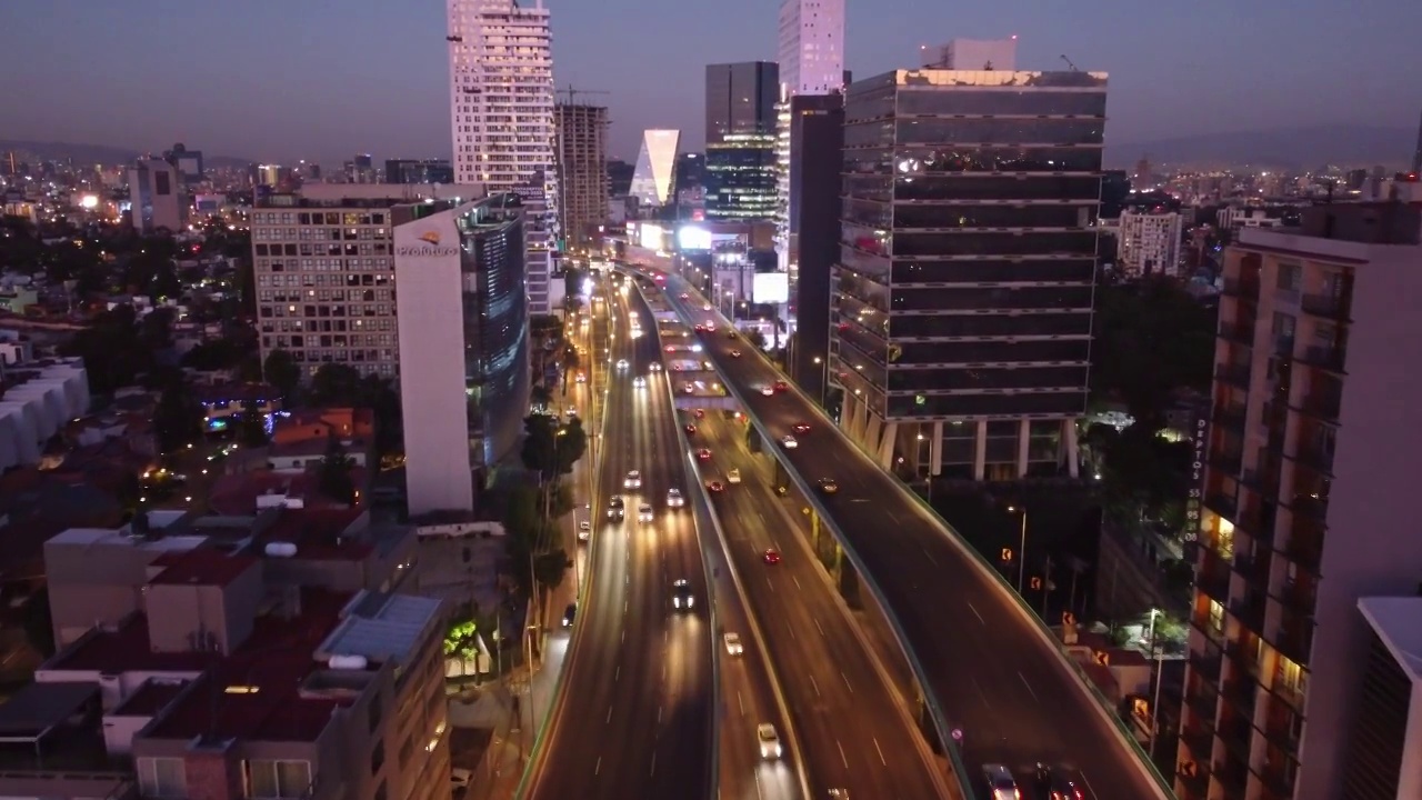 夜晚的高架公路，墨西哥城视频素材