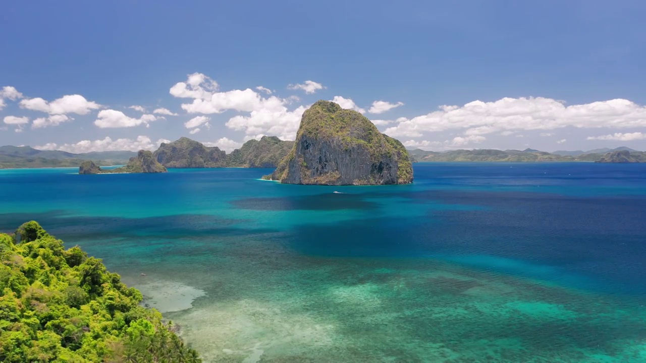 空中无人机从远处拍摄的平格布乌坦岛。El Nido，巴拉望岛，菲律宾。夏天和旅游度假的概念视频素材