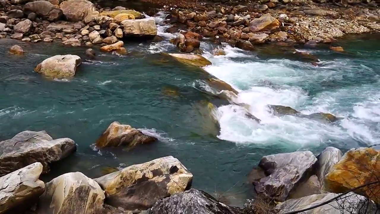 河流视频与山高清与水视频素材