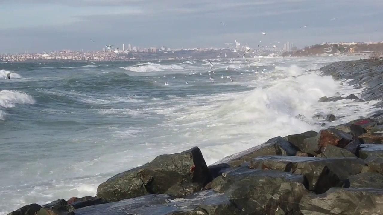 冬季的马尔马拉海景。视频素材