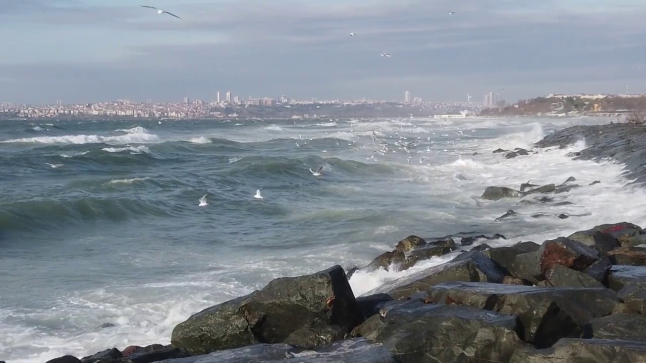 冬季的马尔马拉海景。视频素材