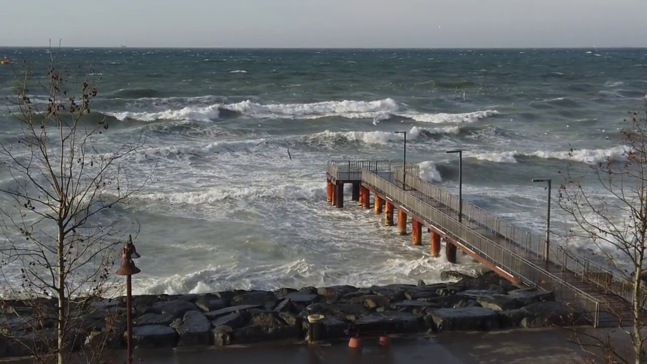 冬季的马尔马拉海景。视频素材