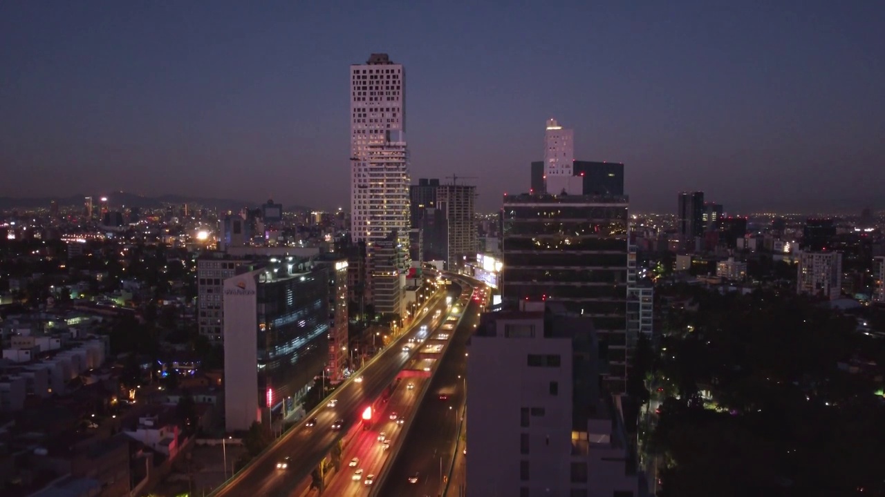 夜晚的高架公路，墨西哥城视频素材