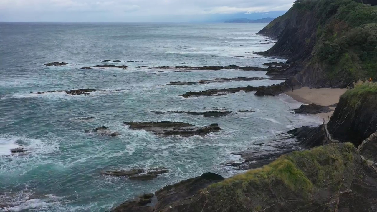 Playa Saturraran，西班牙巴斯克地区视频素材