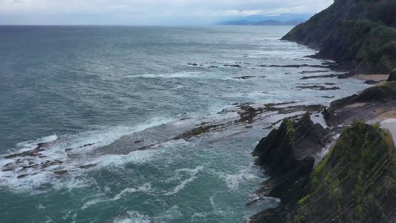 Playa Saturraran，西班牙巴斯克地区视频素材