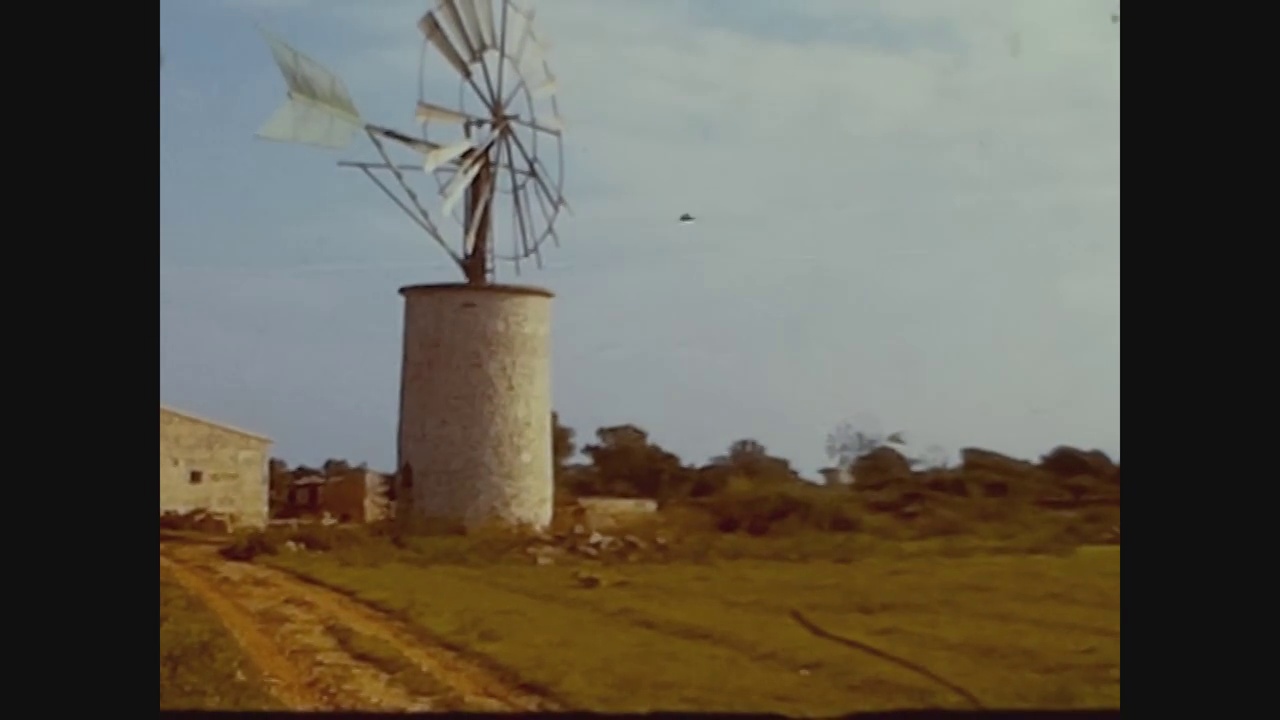 西班牙1968年，巴利尔岛旅游街视频素材