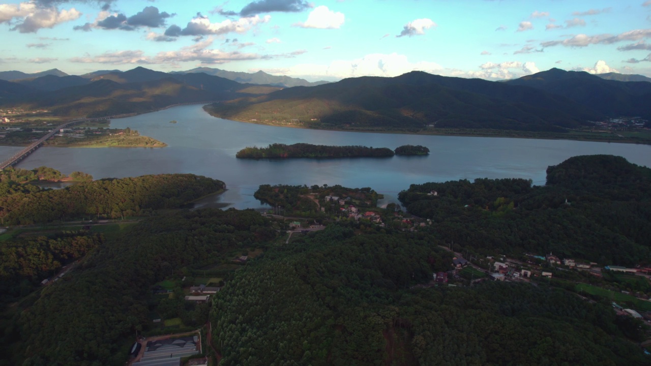 图为京畿道杨平郡杨水郡和南阳州市琼郡一带的独木梅里风景视频素材