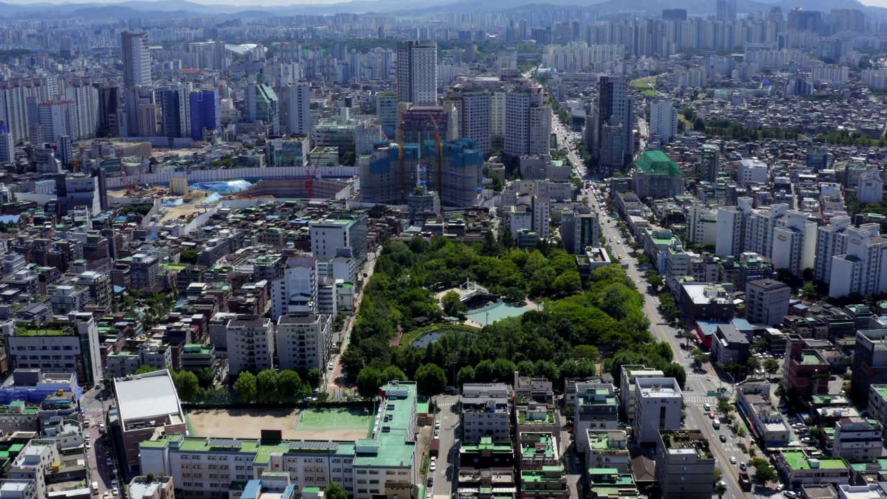 韩国首尔，千湖区/江东区周围的千湖社区公园和市中心视频素材