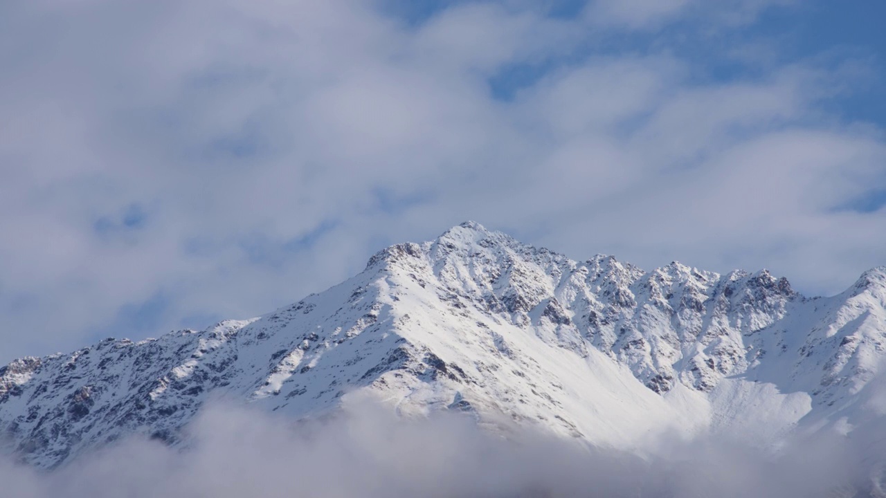 美丽的白山山峰视频素材