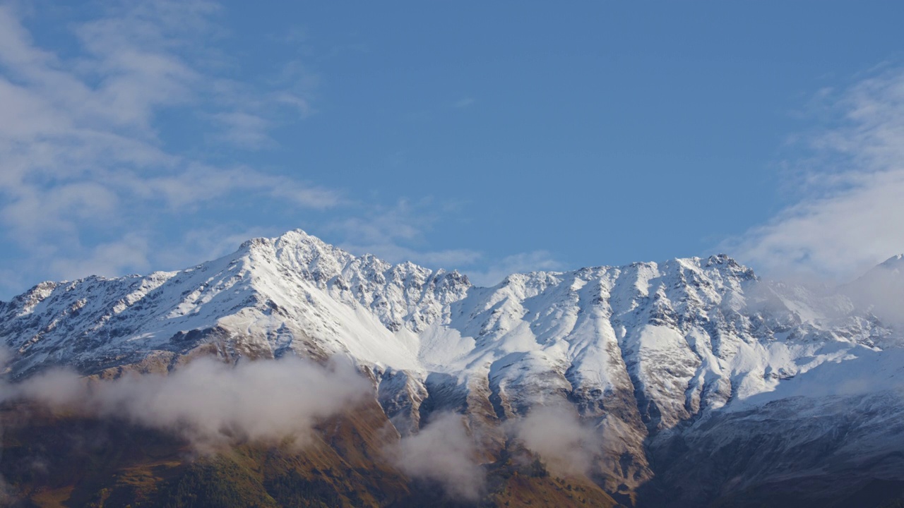 壮丽的雪山山峰视频素材