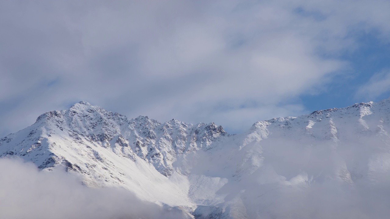 雄伟的雪山景观视频素材