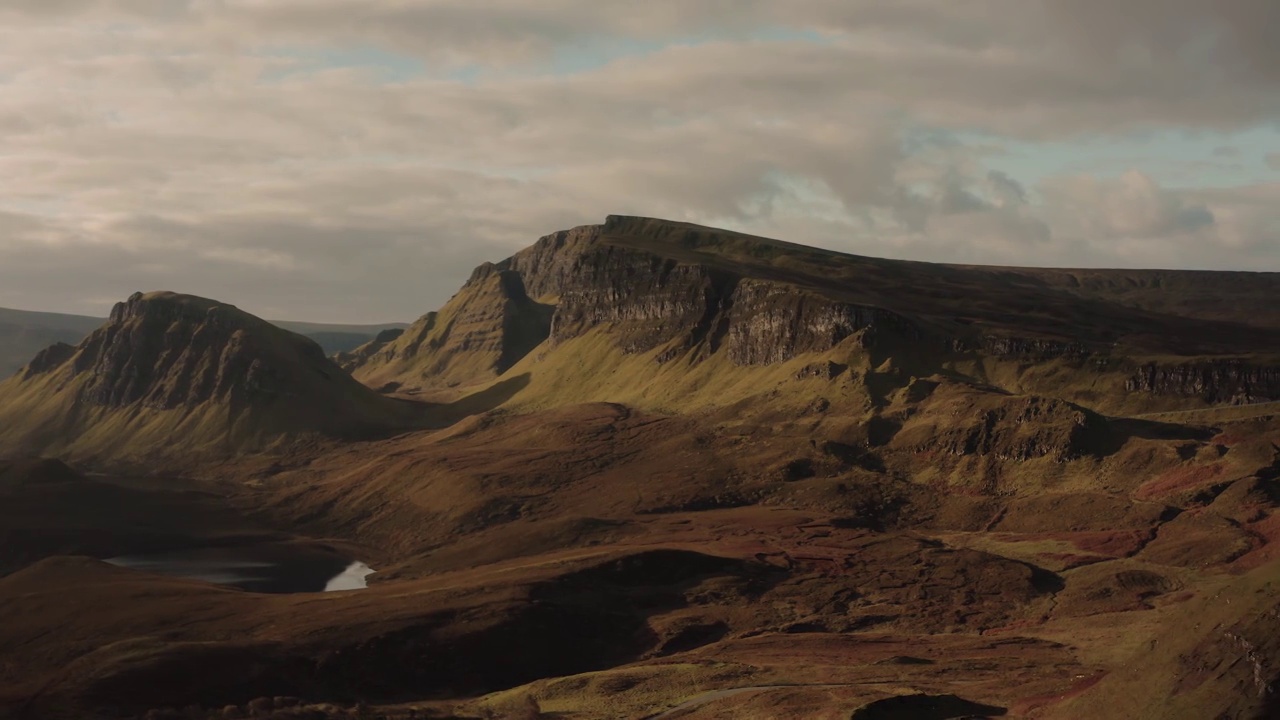 2021年秋季，Skye岛的Quiraing和周边地区的鸟瞰图视频素材