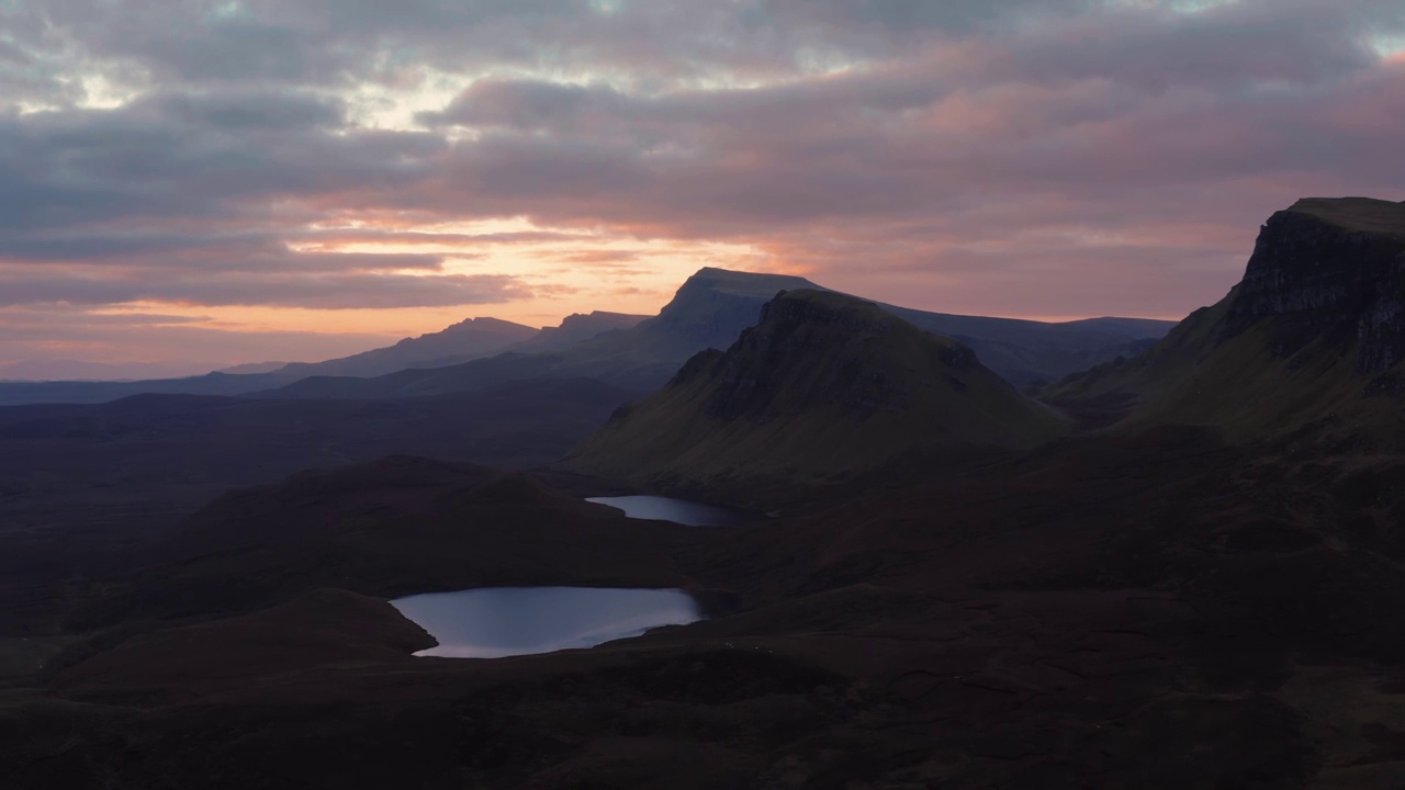 2021年秋季，Skye岛的Quiraing和周边地区的鸟瞰图视频素材