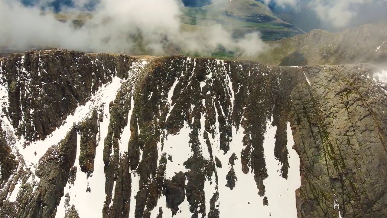 从科罗拉多州埃文斯山鸟瞰风景视频素材