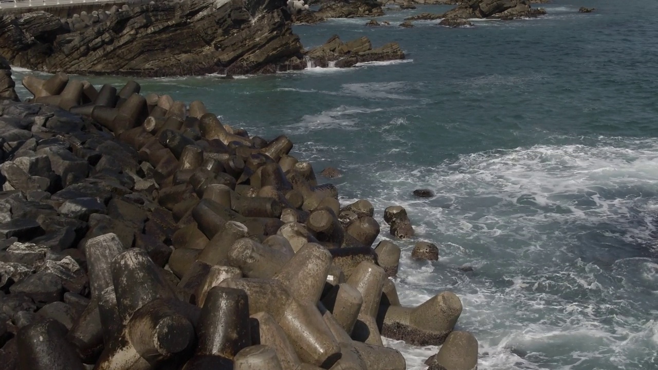 海和防波堤/江原岛，韩国视频素材