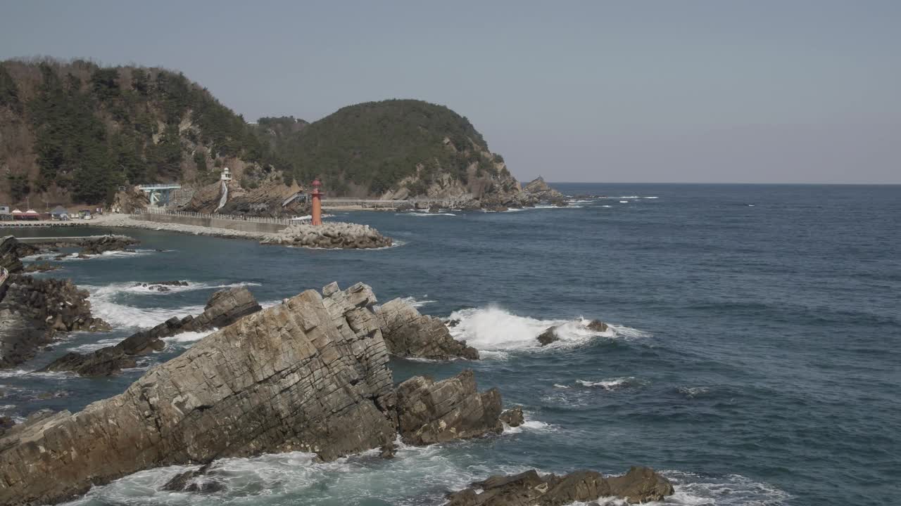 海上和灯塔/韩国江原岛视频素材