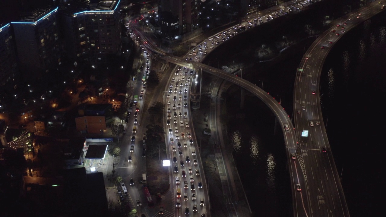 韩国首尔江边北路和市中心/麻浦区、龙山区的夜景视频素材