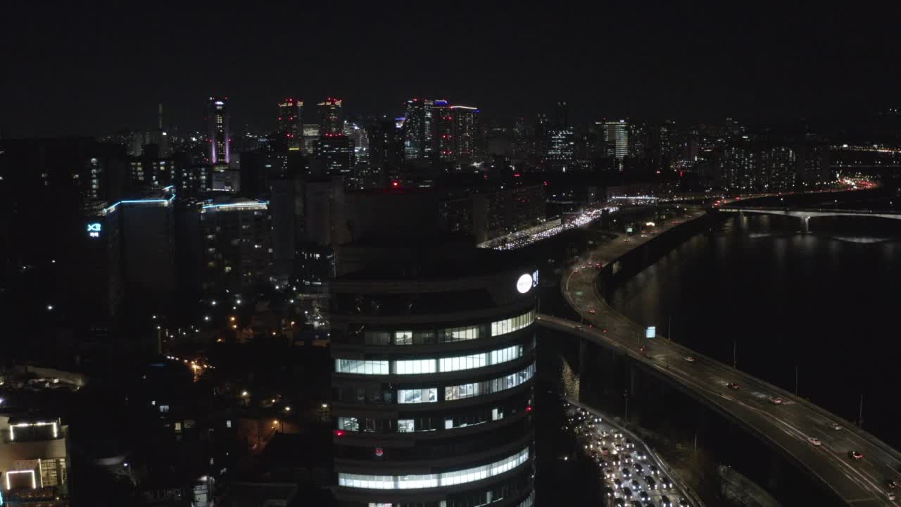 韩国首尔江边北路和市中心/麻浦区、龙山区的夜景视频素材