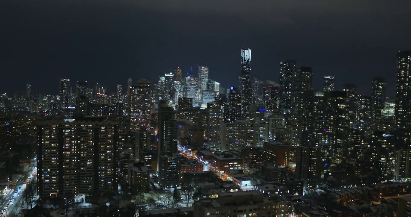 鸟瞰多伦多夜间的天际线视频素材