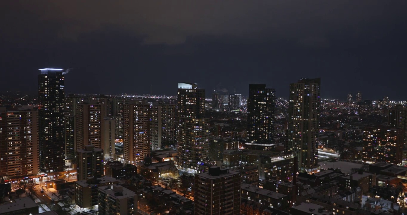 鸟瞰多伦多夜间的天际线视频素材