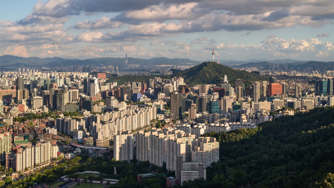 首尔中区和钟路区N首尔塔周围的市中心和西大门区西大门独立公园从安山山/韩国首尔视频素材