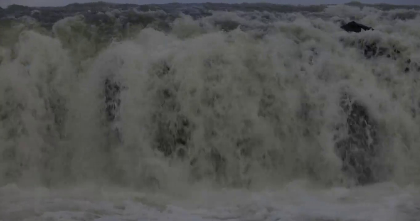 冰岛Hvítá河，Gullfoss瀑布前的特写视频视频素材