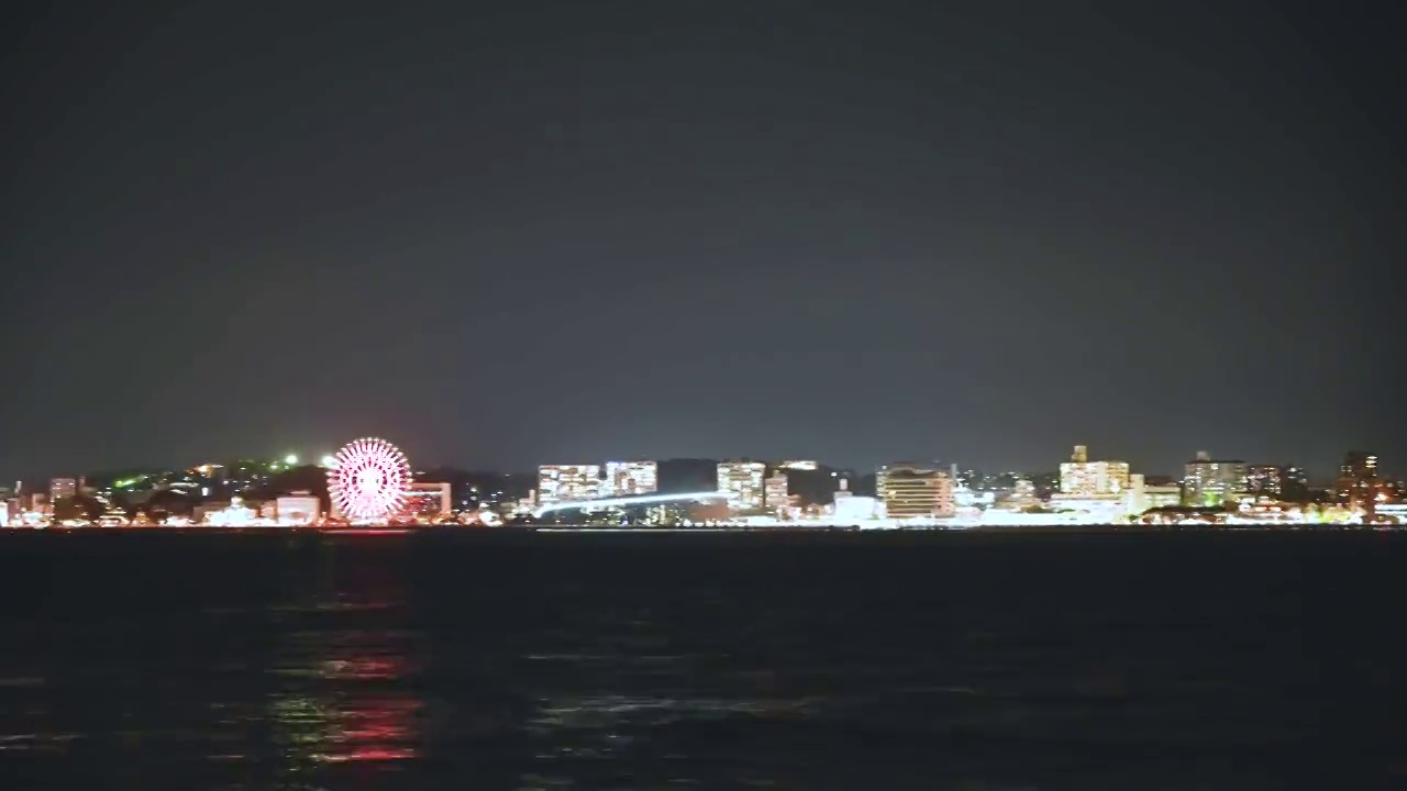 透过夜景的时间推移，可以看到戡门海峡及戡门大桥视频素材