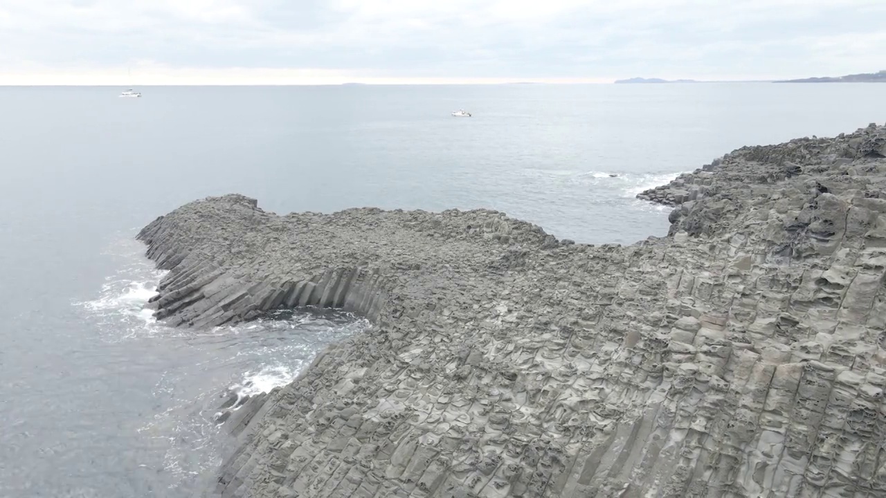 海岸和大海，著名的中门大浦遗址在济州岛。视频素材