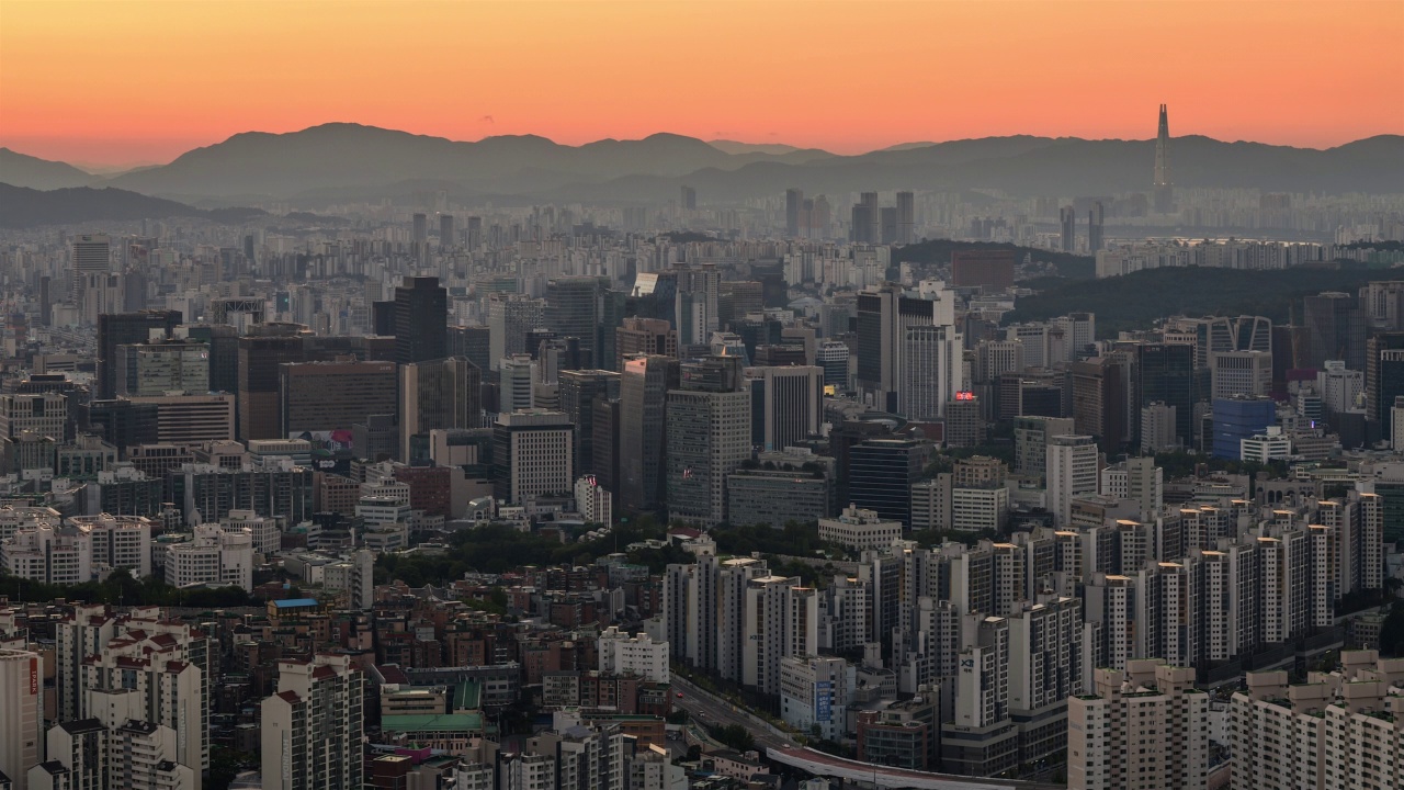 韩国首尔，从安山俯瞰市中心的日出，围绕着中区和钟路区视频素材