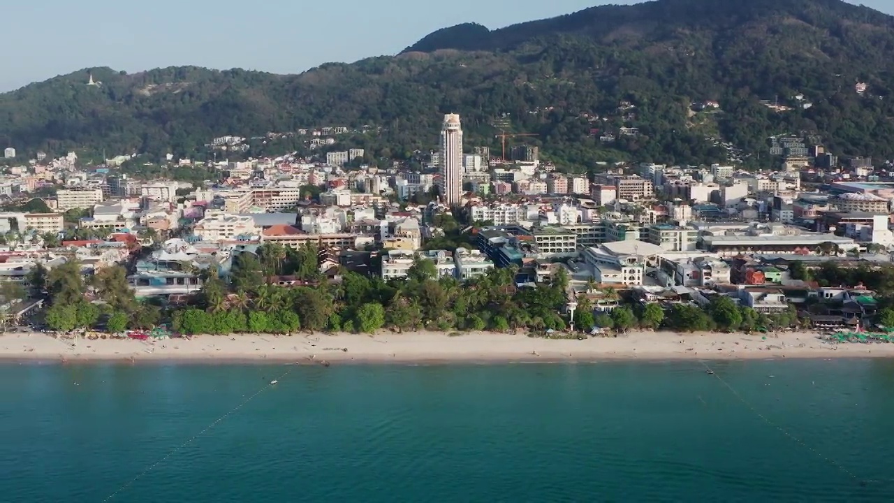 泰国普吉岛的巴东海滩鸟瞰图视频素材