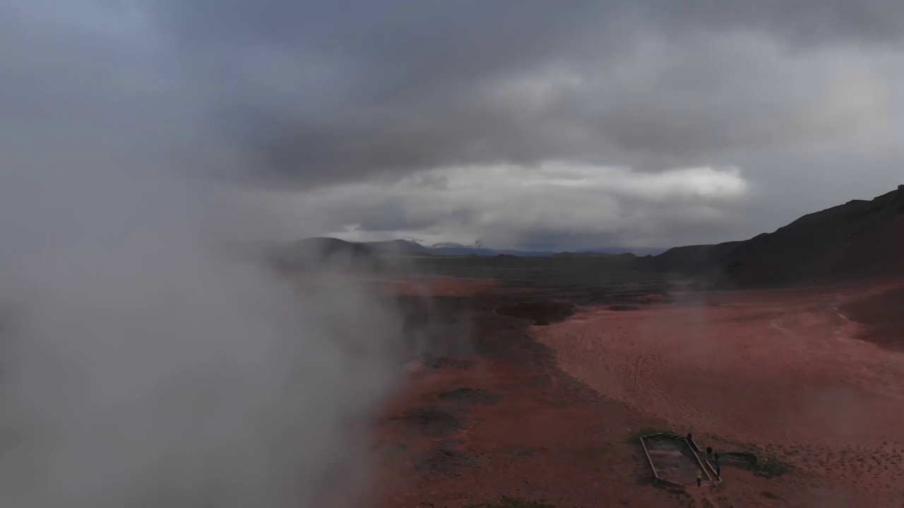 冒着热气的火山的镜头视频素材