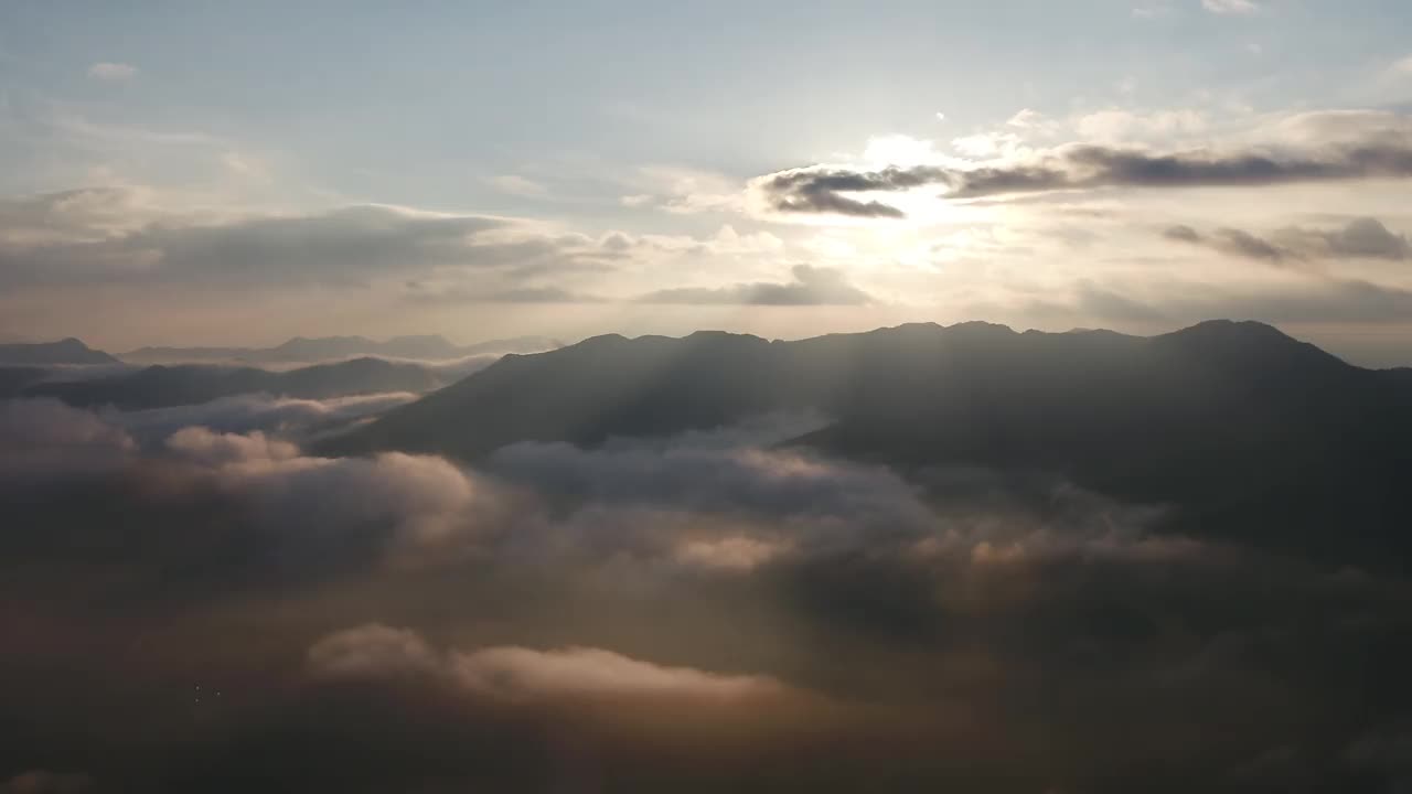 山和云海的日落/江原道永越郡视频素材