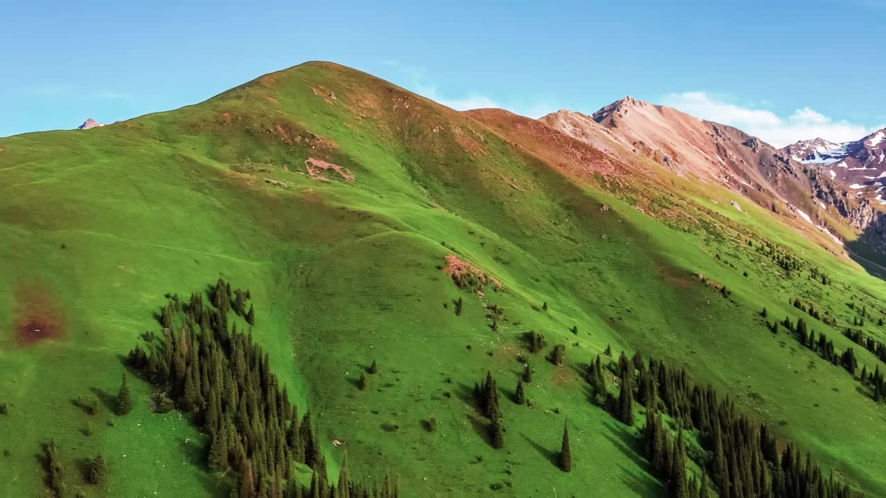 航拍新疆美丽的山地自然景观视频素材