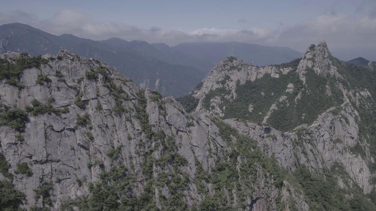 雪岳山-韩国江原道束草市的公岭风景视频素材