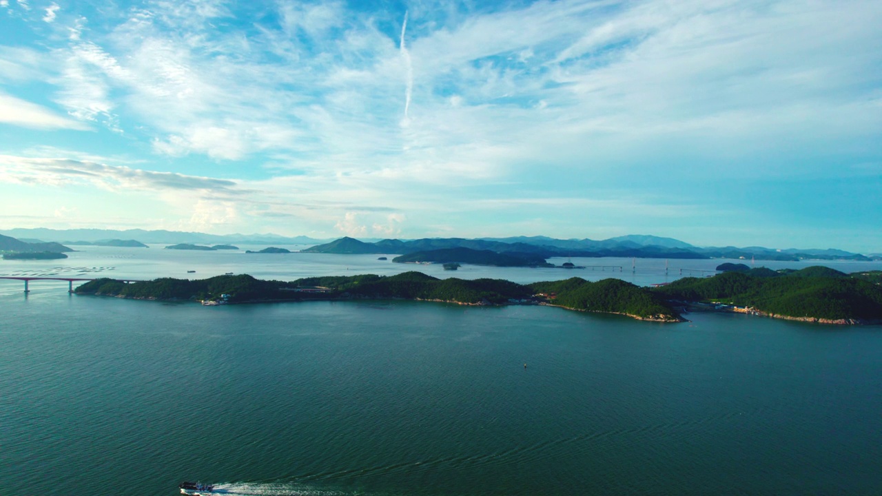 韩国全罗南道莞岛郡新志岛一带的夏日海景视频素材