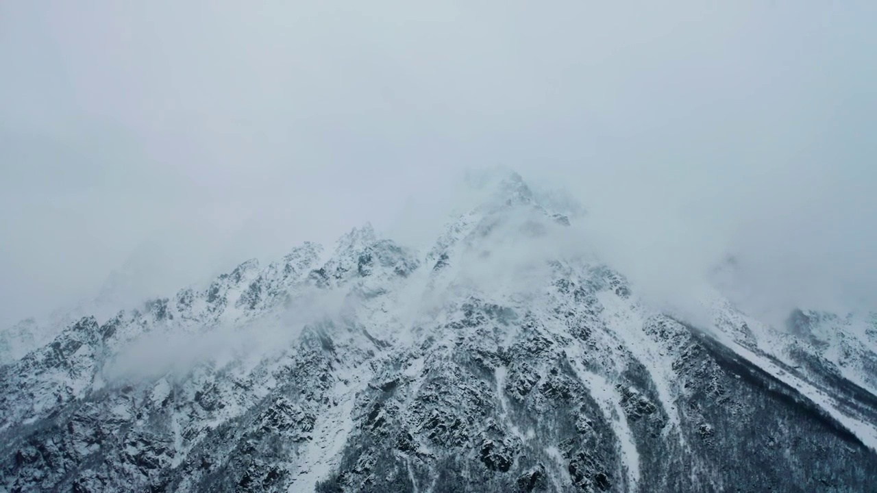 从地球的山峰之巅看过去视频素材