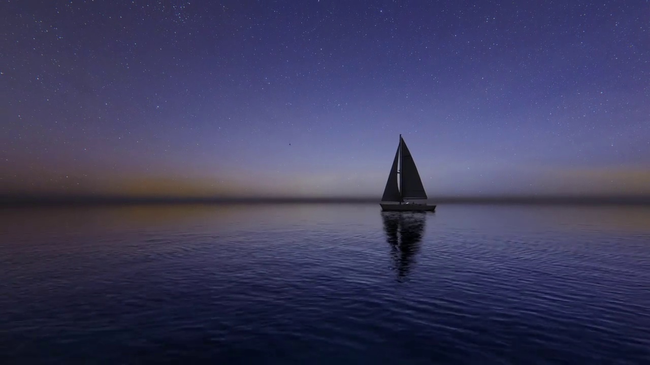 游艇夜间在公海上航行。天空照耀着海湾里的一艘帆船。视频素材