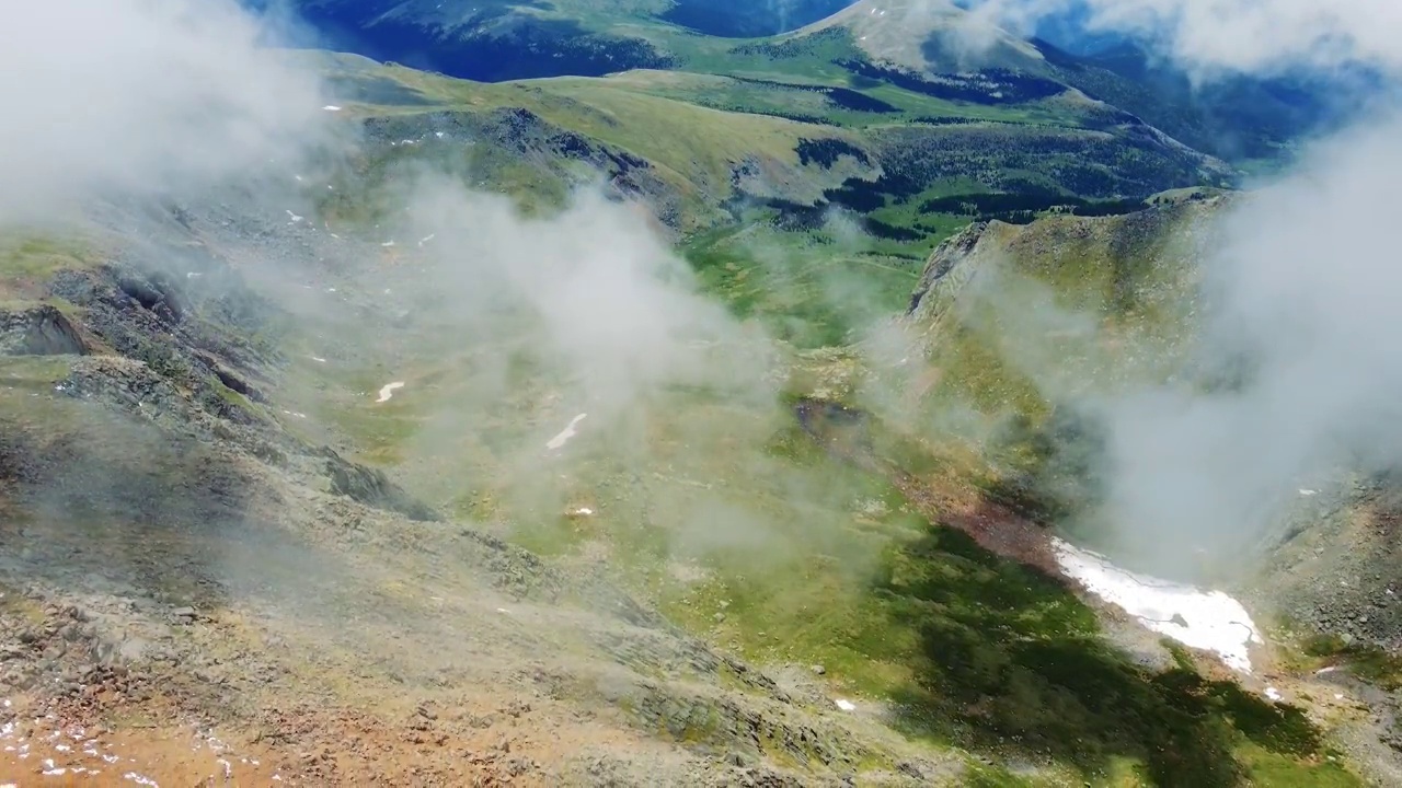 从科罗拉多州埃文斯山鸟瞰风景视频素材