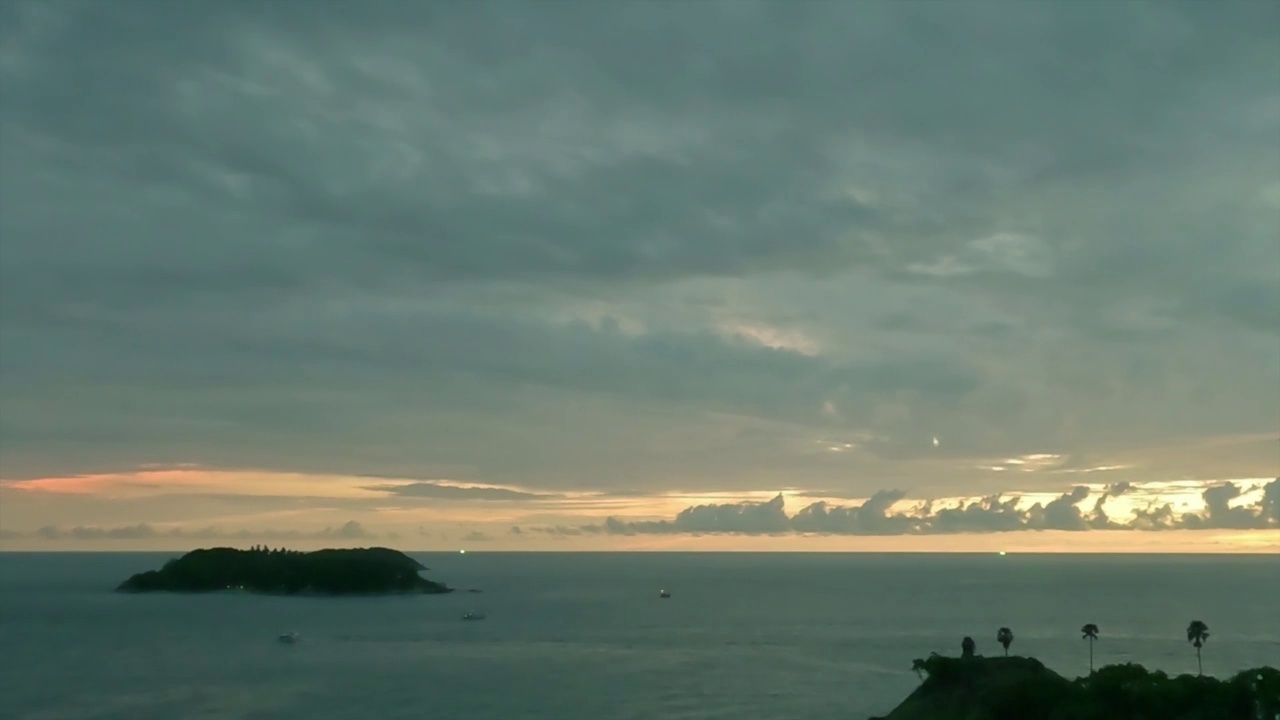 日落或日出云海，海洋观青蓝的天空视频素材