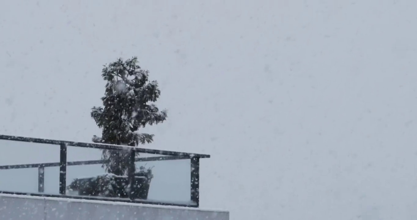 加拿大温哥华，一座建筑在暴风雪中鸟瞰图视频下载