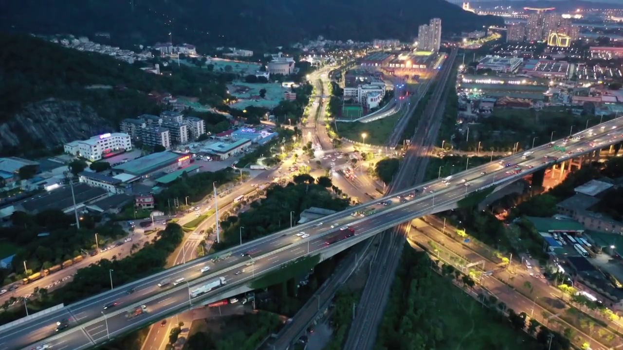 夜间鸟瞰城市不同道路视频素材