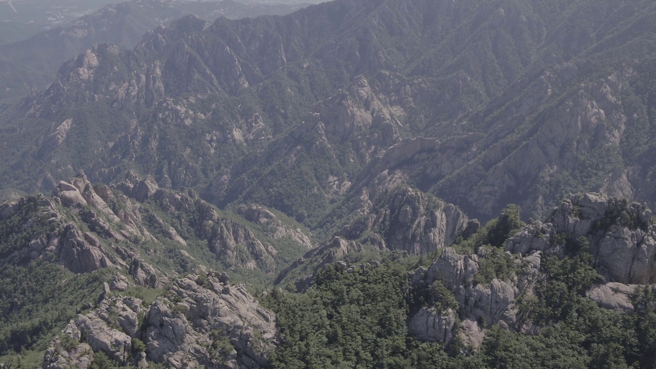 雪岳山——韩国江原道束草市天佛洞谷的风景视频素材