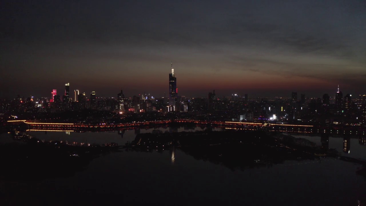 城市夜景，湖滨景视频素材