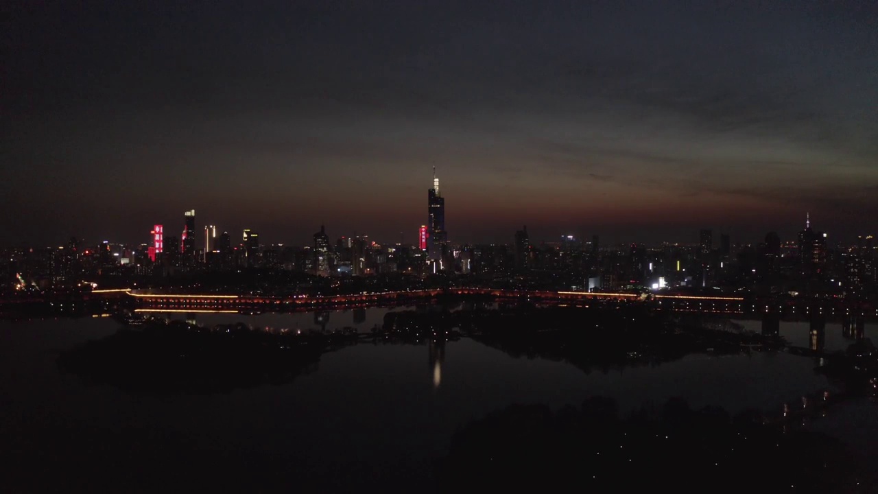 城市夜景，湖滨景视频素材