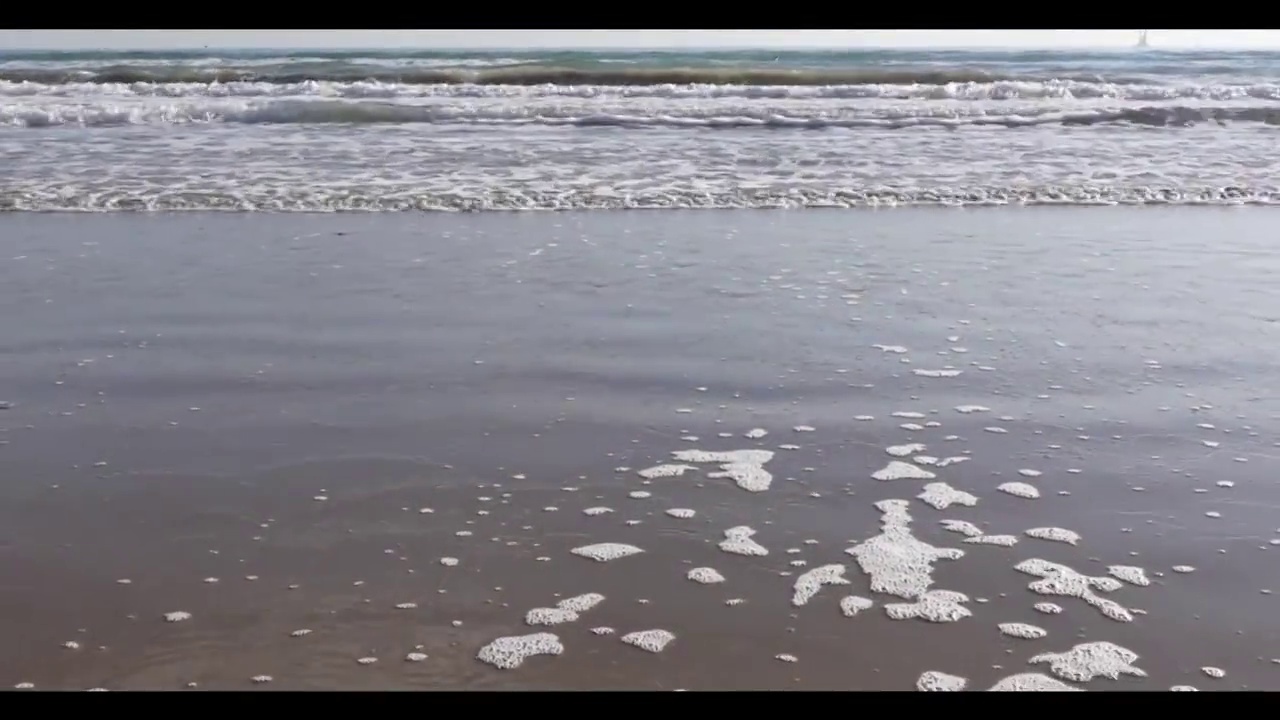 海滩海域。自然景观，美丽的热带海滩和阳光明媚的大海。视频素材